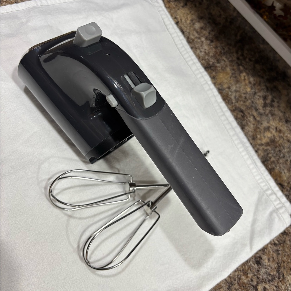 The Pampered Chef- **Replacement** Flex+ Hand Mixer Attachment w/beaters - Picture 5 of 12